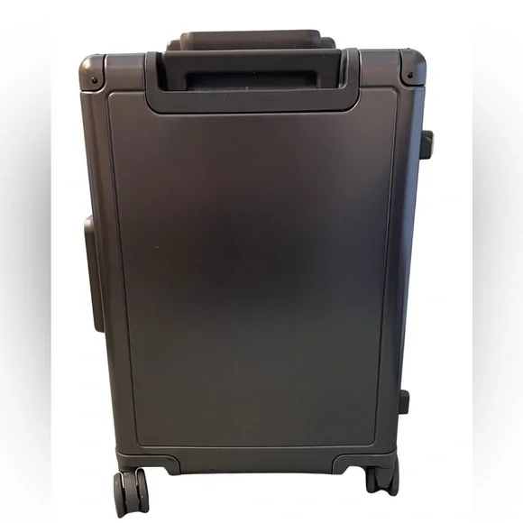 Level 8 Gibraltar Aluminum Carry-On 20" - Picture 2 of 9